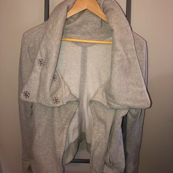Lululemon zip up sweatshirt size 10 gray - Picture 3 of 5